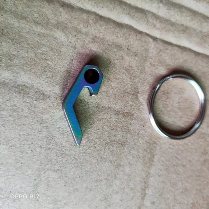 Petit Porte Clé Décapsuleur
